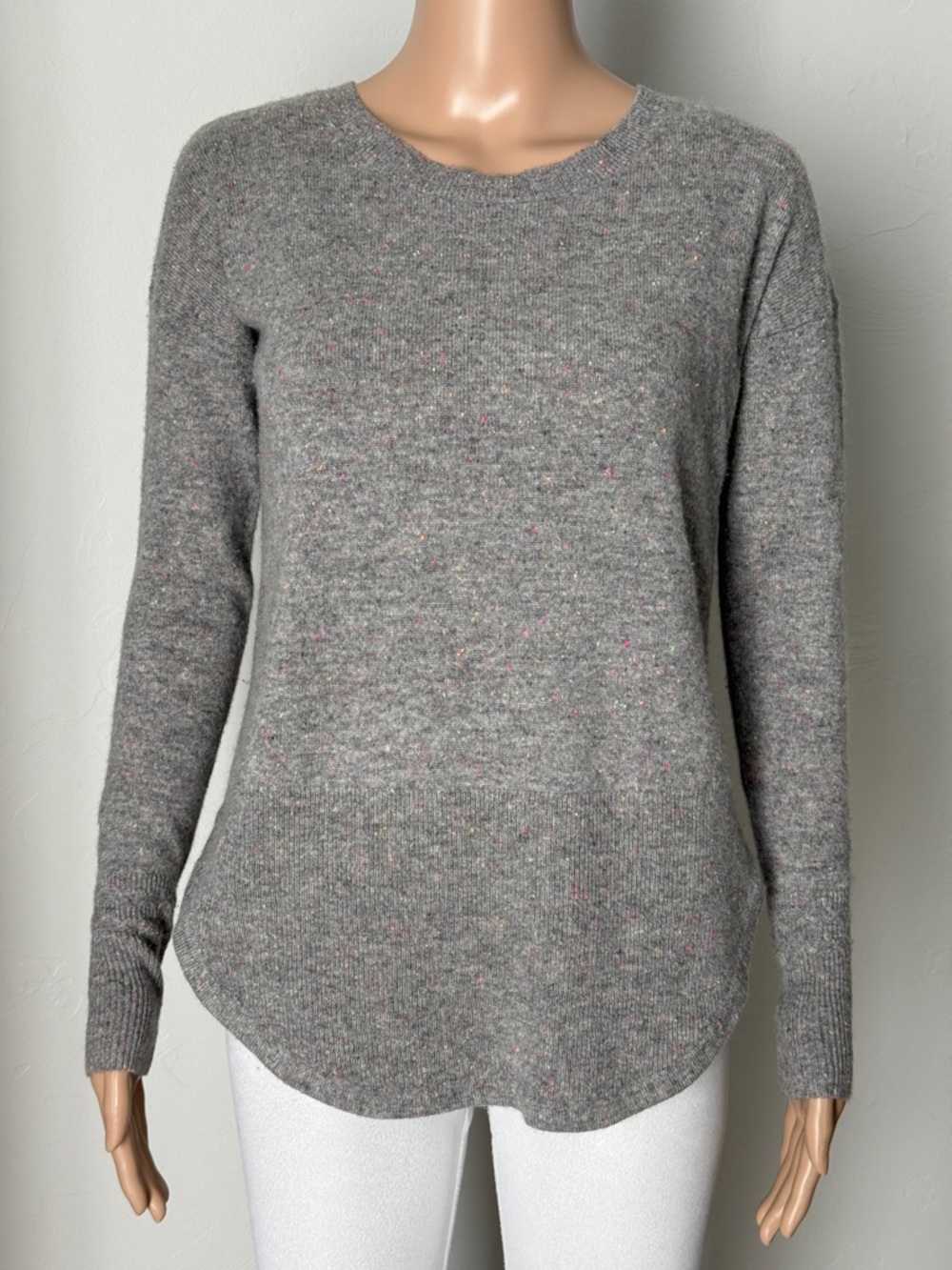 white + warren 100% cashmere curved rib hem crewneck sweater gray/multicolor dot